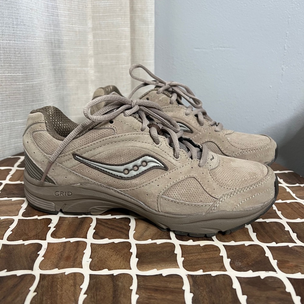 NWOT Saucony ProGrid Integrity ST2 Tan Suede Leather 10109 Women's Shoe Size 8.5
